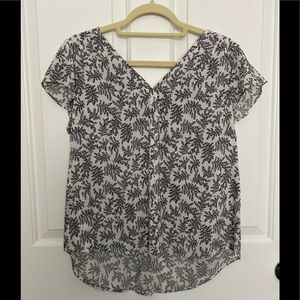 Fun2Fun White Rouland V-neck blouse